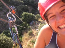 Pásatelo en grande con un programa de multiaventura muy interesante: escalada, rappel, pasamanos y tirolina.