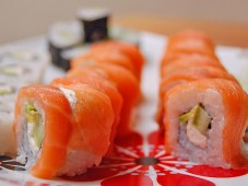 ¡Aprende a cocinar y degusta el sabroso sushi japonés con Golden Moments!