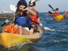 Regala una mañana disfrutadndo remando en un Kayak en Málaga, ¡una experiencia muy divertida!