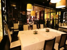 Degusta una romántica cena para dos en Valencia.