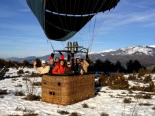 Globo sobre la nieve de Cerdanya Cerdanya (Lleida)
