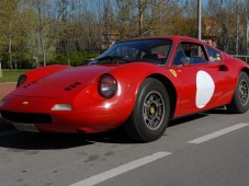 Conducir un Ferrari clásico por carretera en Barcelona