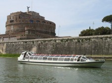 Italia : Reserva ya tu crucero para dos personas con cena en el río Tíber, Roma
