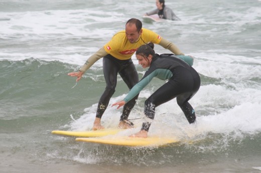 Surfing en Cantabria con Golden Moments.