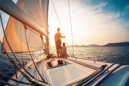 Paseo Romantico en Velero en Barcelona