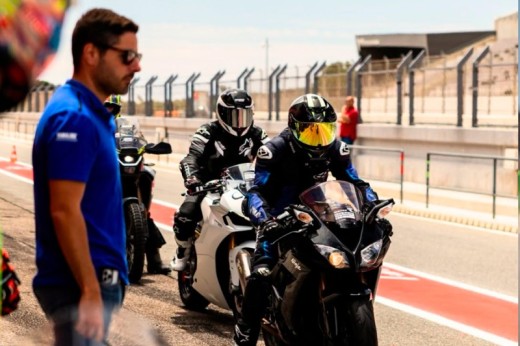 Curso con la moto Yamaha R6 del AIA