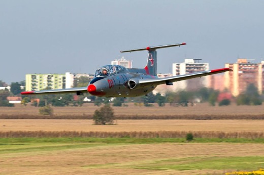 Vuelo en avión de caza, L-29 Delfín - 30 minutos - Eslovaquia