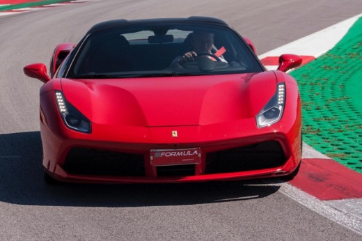 Conducir un Ferrari 488 en circuito