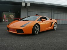 Velocidad conduciendo un Lamborghini