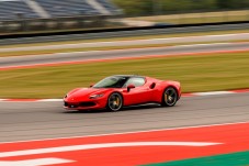 Conduce un Ferrari 296 en circuito