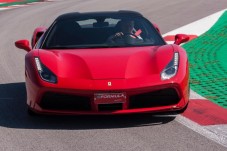 Conduce un Ferrari 488 en circuito