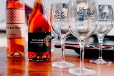 Atardecer con vino y tapas en yate privé en Lisboa (max. 6 personas)