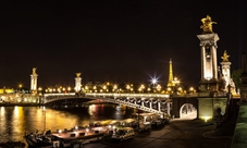 Moulin Rouge París con crucero con cena en la Torre Eiffel