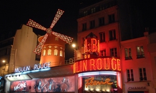 Moulin Rouge París con crucero con cena en la Torre Eiffel