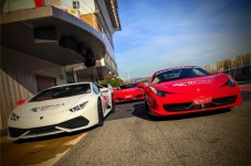 Conducir Ferrari y Lamborghini - 4 + 4 vueltas en circuito