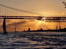 Atardecer con vino y tapas en yate privé en Lisboa (max. 6 personas)
