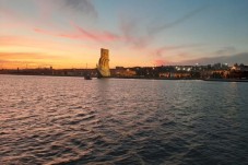 Paseo al atardecer por el río Tajo con música en vivo para 2 personas