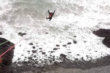 Doble Puenting sobre el mar en Euskadi