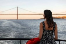 Paseo al atardecer por el río Tajo con música en vivo para 2 personas