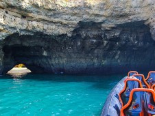 Safari de Golfinhos e Grutas p/ 2 adultos + 2 crianças