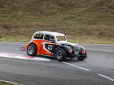 Giro in pista su una Legends Cars & soggiorno 1 notte