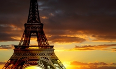 Moulin Rouge París con crucero con cena en la Torre Eiffel