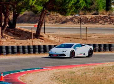 Conducir en el circuito Calafat (Tarragona): Guía completa, coches y precios