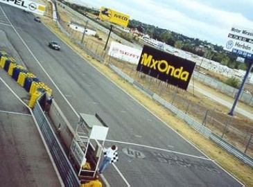 Conducir en el Circuito del Jarama